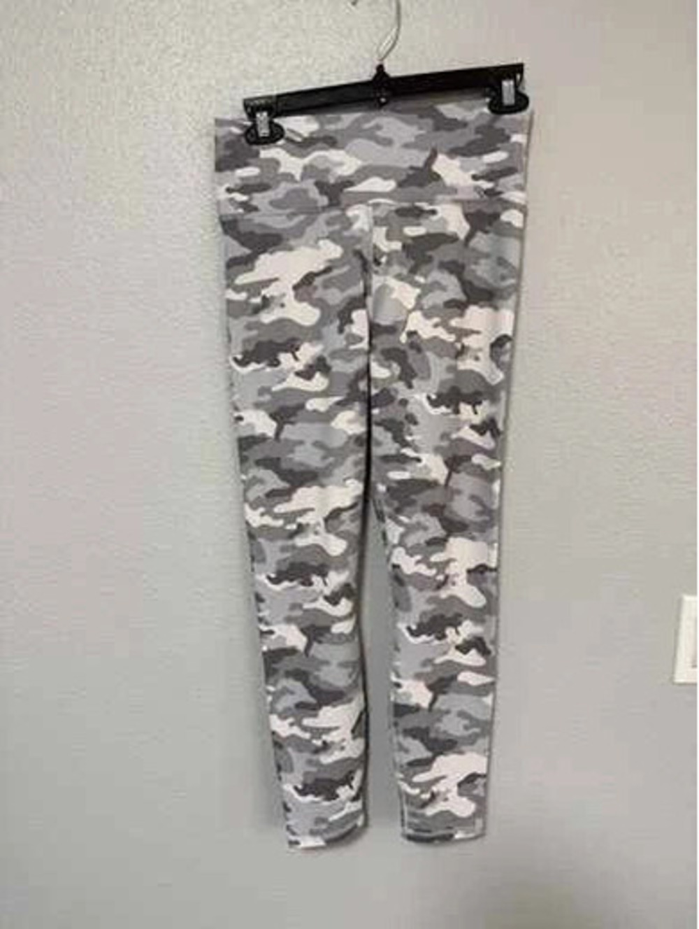 #6124Fabletics PowerHold Camo Leggings Size Small